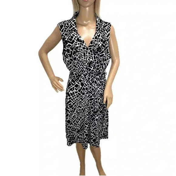 STUDIO ONE New York Women’s Large Geometric Dress Sleeveless V Neck Black White - Picture 2 of 8